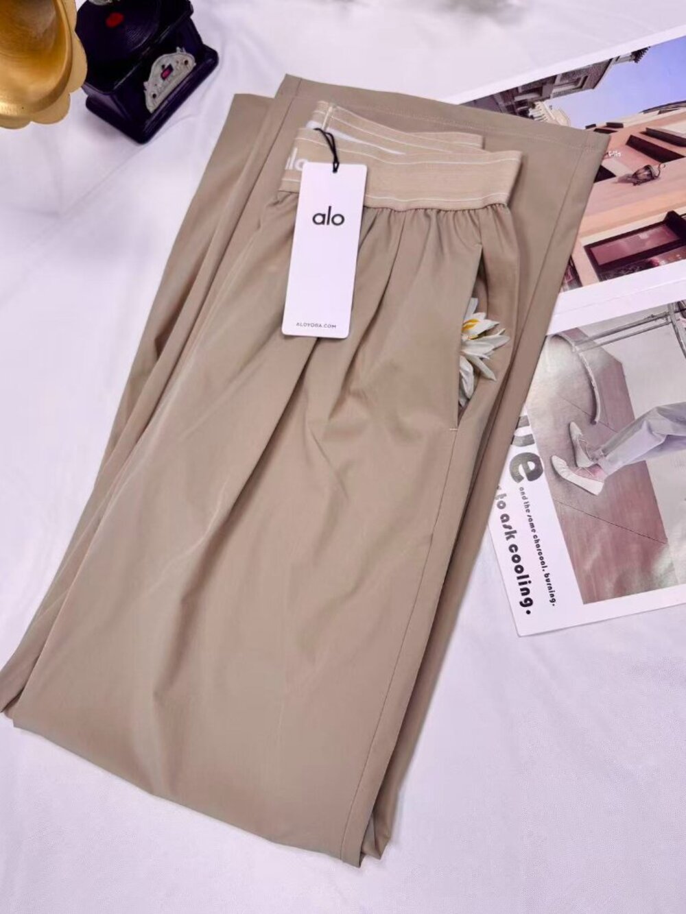 🍷Brand new ALO Yoga Women's Suit Up Trouser Gravel Color,Regular length 🤗 - Picture 3 of 7